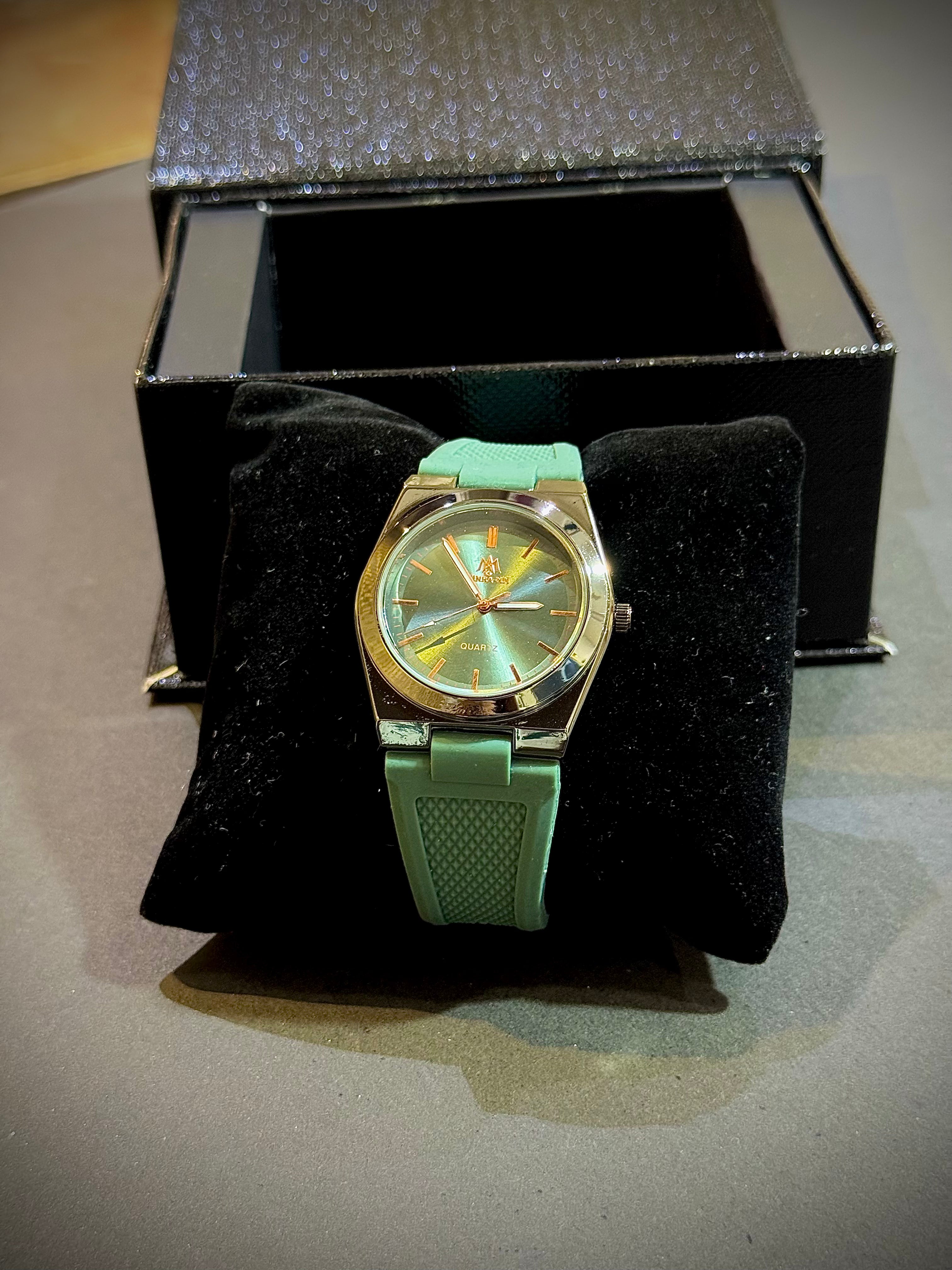 Luxury Special Strap Watch with Shiny Dial – Elegant & Premium Look