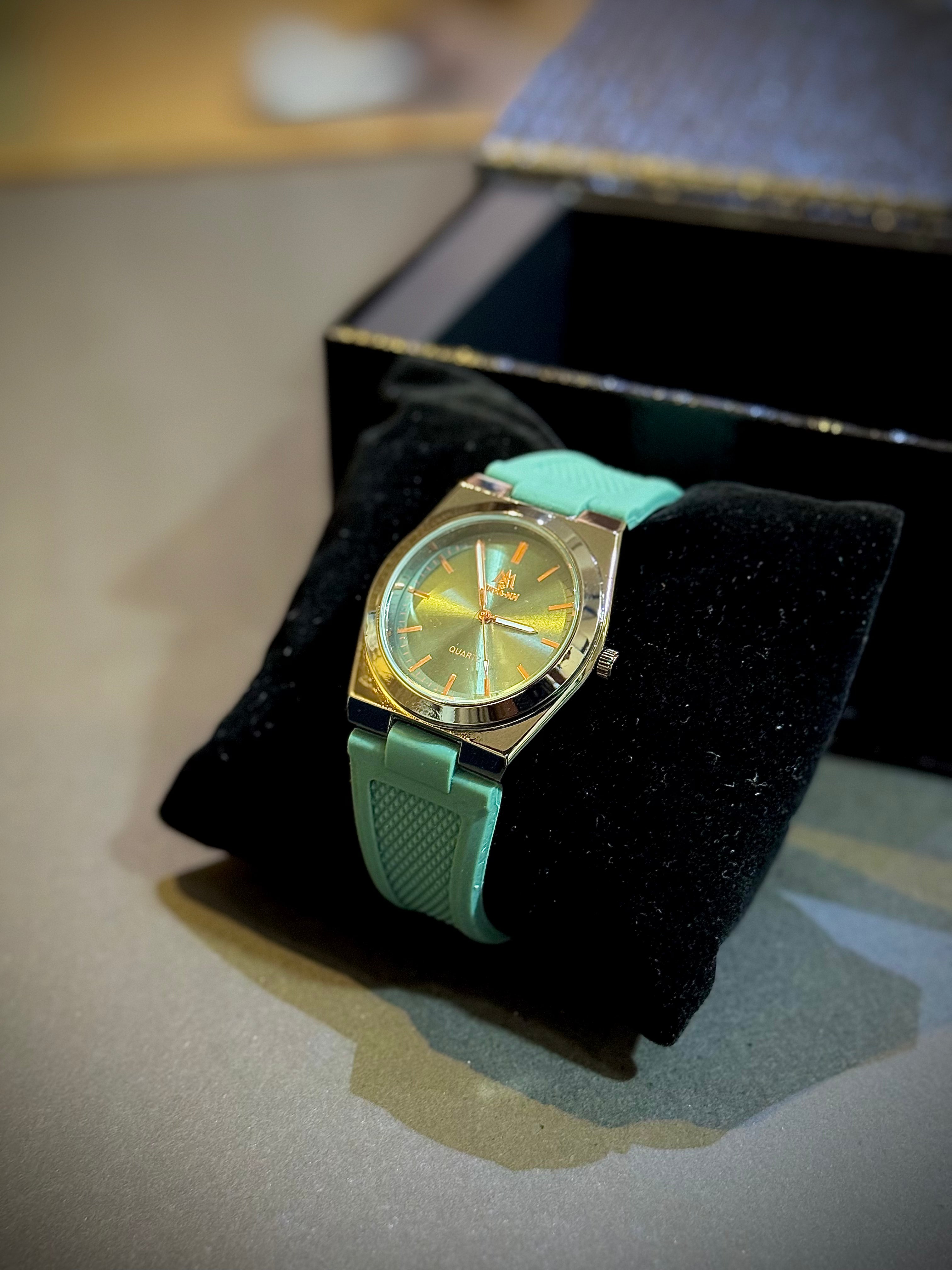 Luxury Special Strap Watch with Shiny Dial – Elegant & Premium Look