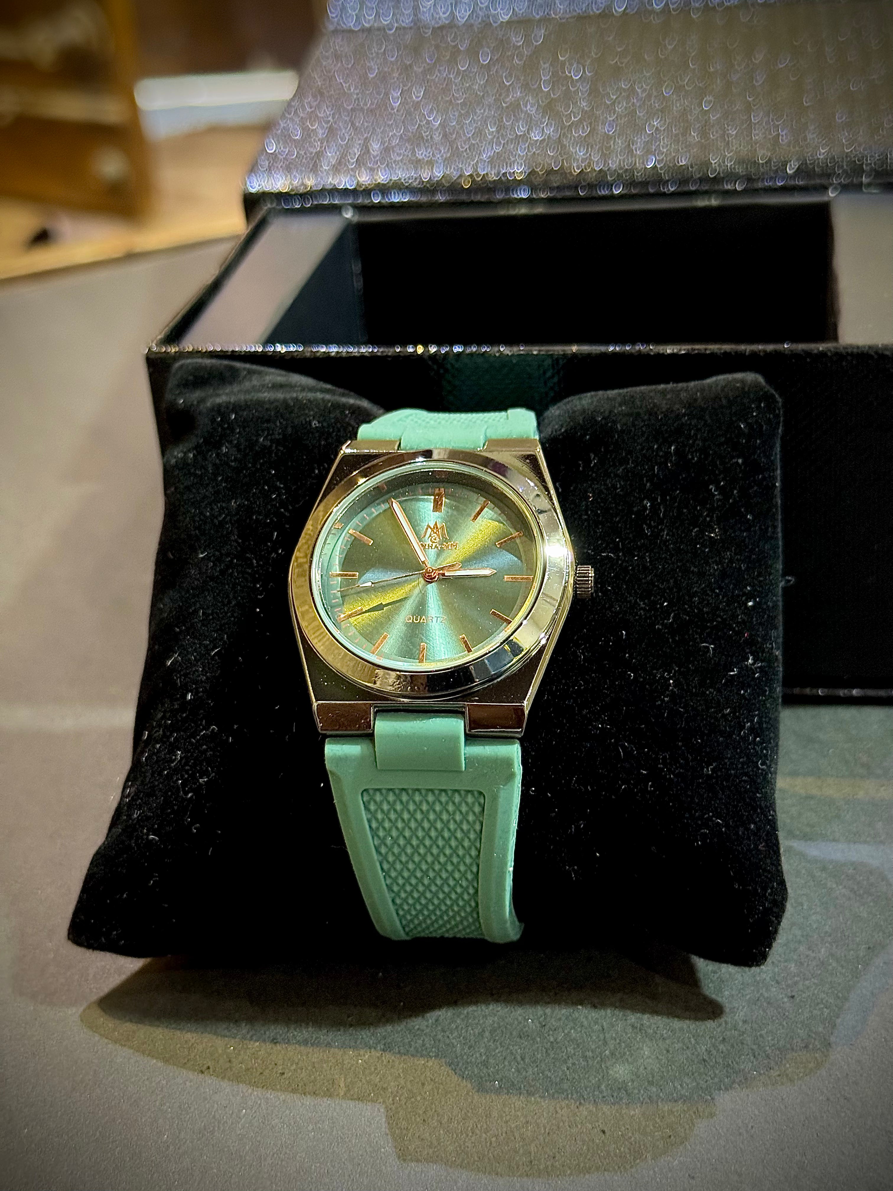 Luxury Special Strap Watch with Shiny Dial – Elegant & Premium Look