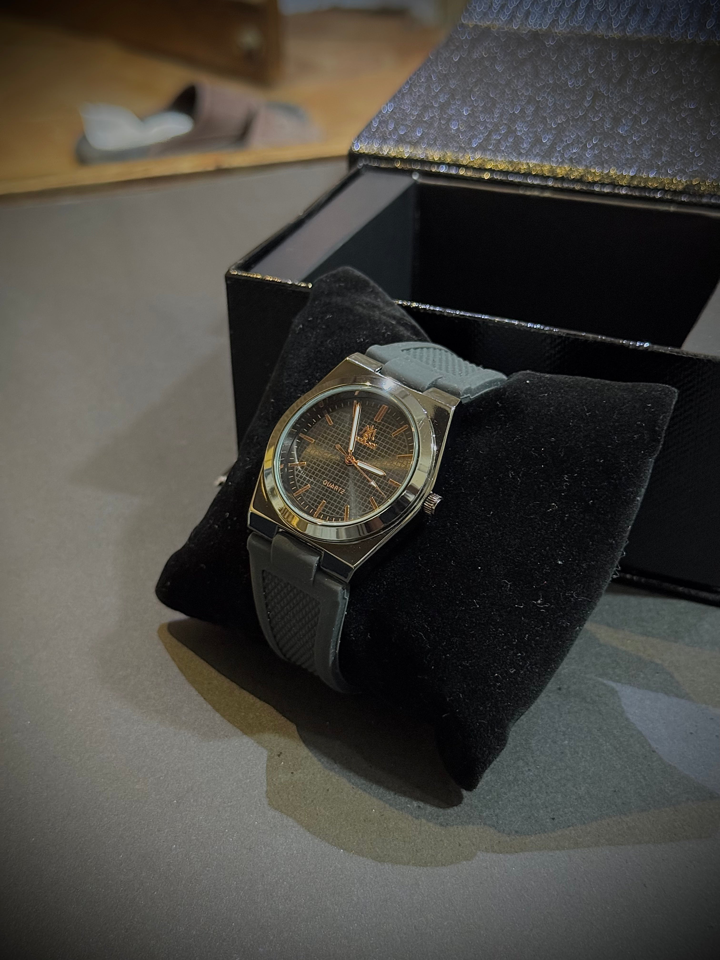 Luxury Black Strap Watch with Shiny Black Dial – Elegant & Premium Look